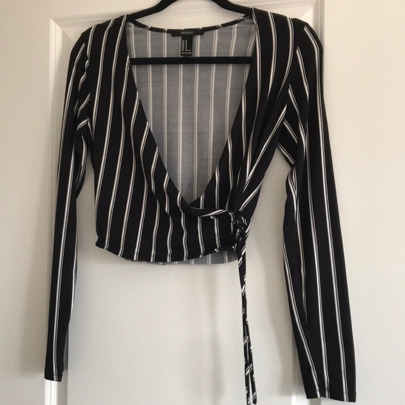 Forever 21 navy and white strip crop top! - Picture 1 of 3